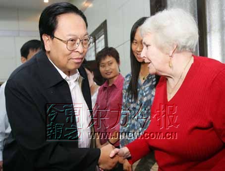 省委书记徐光春视察河南大学祝全省所有教师节日快乐