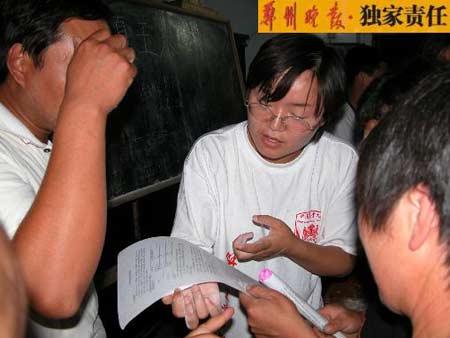 郑州晚报独家责任：一位大学生村官的标本解读