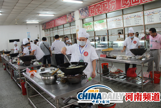 舌尖上的“擂台”赛:河大食堂厨师切磋烹饪技艺