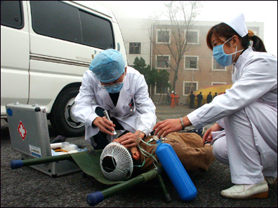 消防演习(组图)